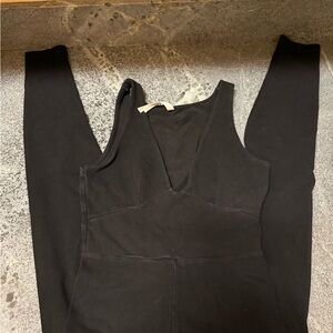 Aritzia Babaton Black V-Neck unitard